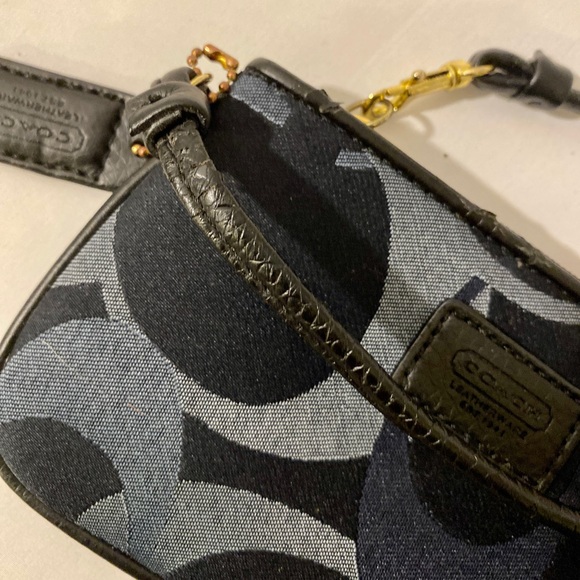 Vintage Cloth Coach Wristlet - Picture 2 of 3
